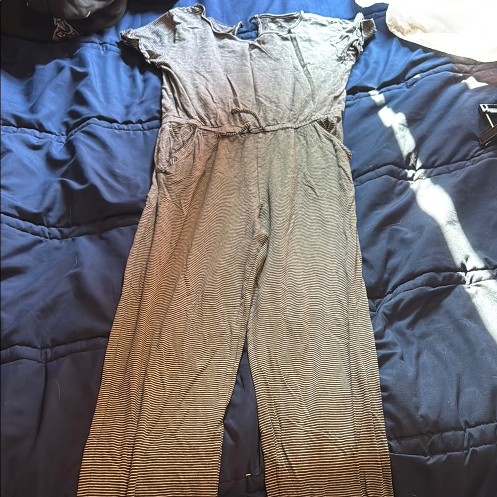Old Navy Gray Jumpsuit with Cuffed Ankles Design (Girls)